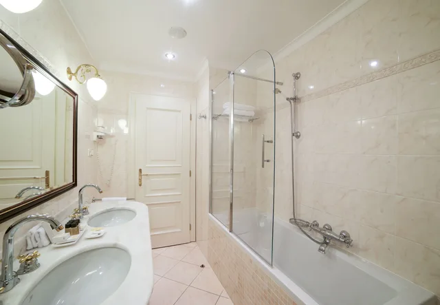 جناح جونيور بسريرين منفصلين بشرفة مع أريكة، Hotel Liberty Prague 7/7