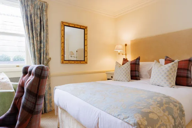 Superior, Queen Bed, Durrants Hotel 1/9