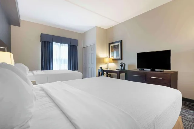 غرفة قياسية بسريرين كوين بمطبخ صغير، Best Western Brandon Inn 3/7