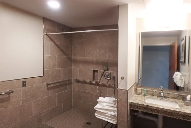 غرفة بسريرين كوين لذوي الإعاقة، Wyndham Garden State College 5/5
