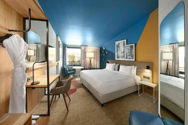 Premium, King Bed, Radisson Hotel Aix En Provence 2/7