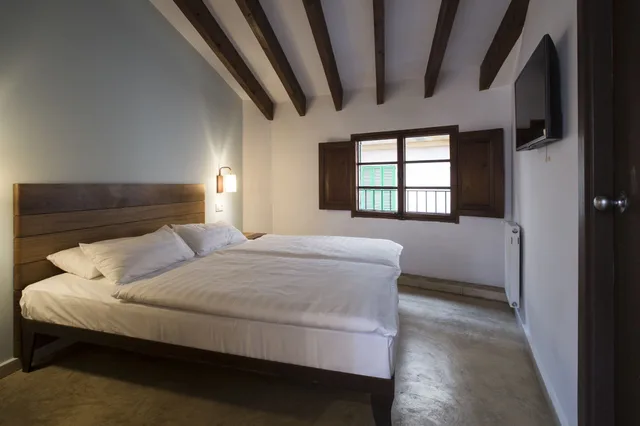 غرفة ديلوكس بسرير مزدوج، Hotel Palau Sa Font 1/5