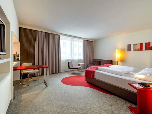 غرفة بريفيليج بسرير كينج مع أريكة، Mercure Hotel Stuttgart Airport Messe 1/10
