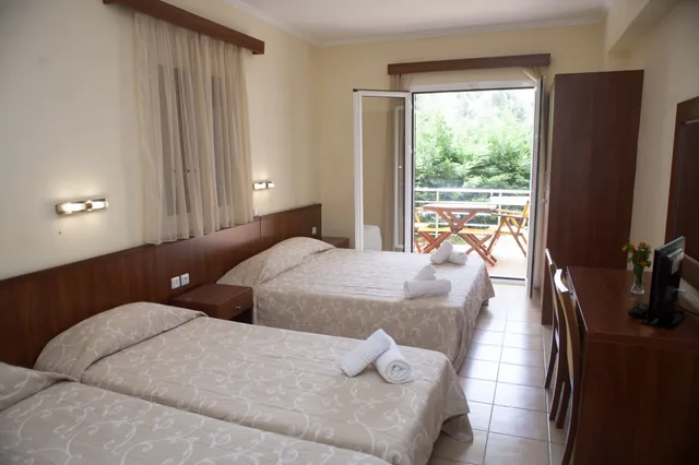 شقة، Summertime Inn 2/6