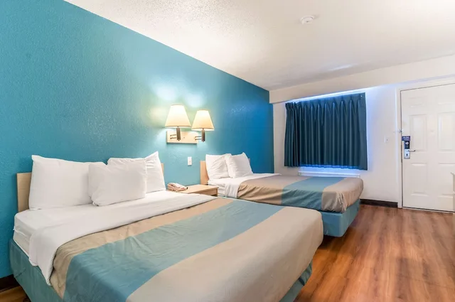 غرفة قياسية بسريرين مزدوجين، Motel6 Farmington Hills, MI - Northwest - Farmington Hills 1/10