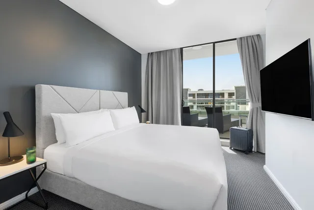 جناح بسريرين كينج بشرفة بـ3 غرف نوم، Meriton Suites Zetland 1/6