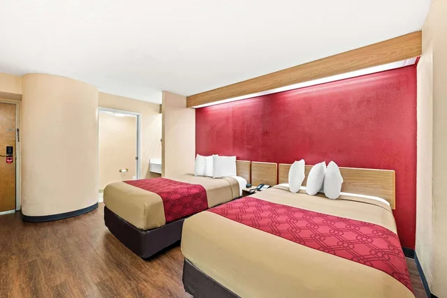 غرفة قياسية بسريرين مزدوجين للمدخنين، Econo Lodge London North 3/6