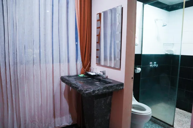 غرفة بسرير كوين، Helios Hotel Malang 7/8