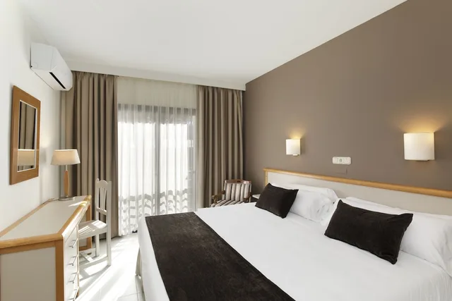 Sol, Junior Suite, King Bed, Sofa, Sol Sancti Petri 1/5