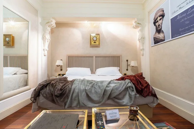 Superior, Double Bed, Sofa, Attic، Art Hotel Orologio 2/5