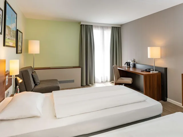 غرفة قياسية بسريرين منفصلين مع أريكة، Mercure Hotel Stuttgart Sindelfingen an der Messe 2/5
