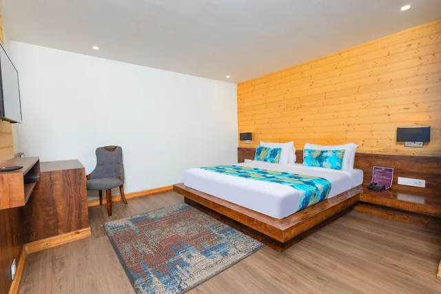 Deluxe, Suite, Double Bed, Yashshree Sanderling 3/10