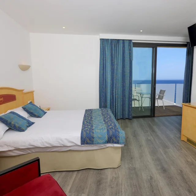 غرفة رباعية بإطلالة جزئية على البحر، Hotel Saint Christophe Calvi (ex Saint Christophe Corsica) 2/10