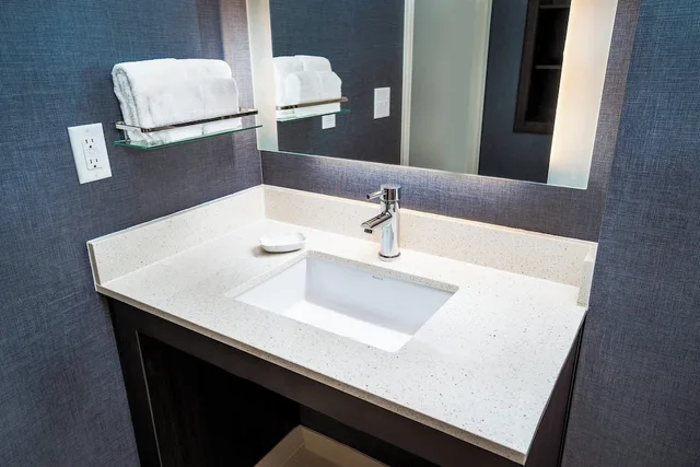 جناح بسريرين كوين بغرفة نوم واحدة مع أريكة، Residence Inn By Marriott Rocklin Roseville 2/3