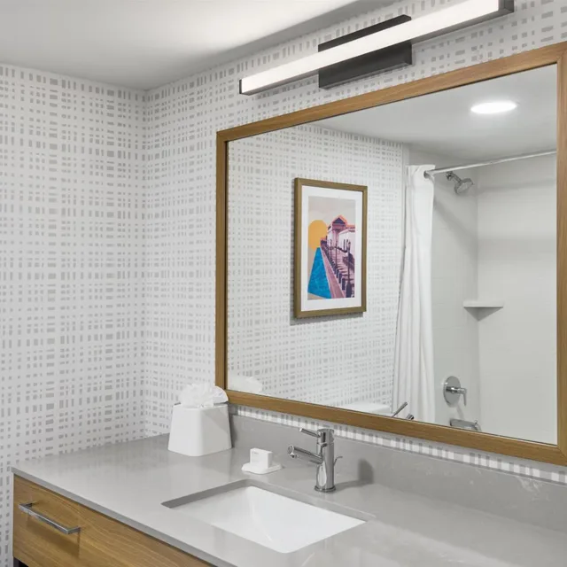 غرفة بسريرين كوين مع أريكة، Hampton Inn Chicago Carol Stream 3/3