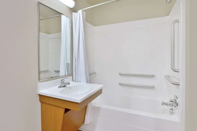 غرفة قياسية بسريرين مزدوجين، WoodSpring Suites Columbus Urbancrest 2/3