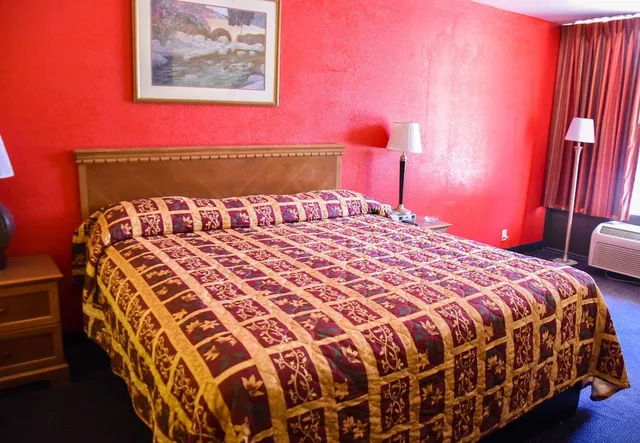 غرفة قياسية بسرير كينج، Homeplace Inn 4/4