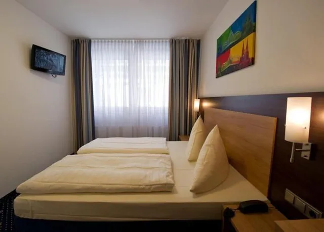 غرفة ثلاثية بسرير فردي، Callas Hotel Am Dom 1/3