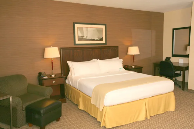 Suite, King Bed, Sofa, HOLIDAY INN EXPRESS SAN DIEGO SOUTH - CHULA VISTA 7/10