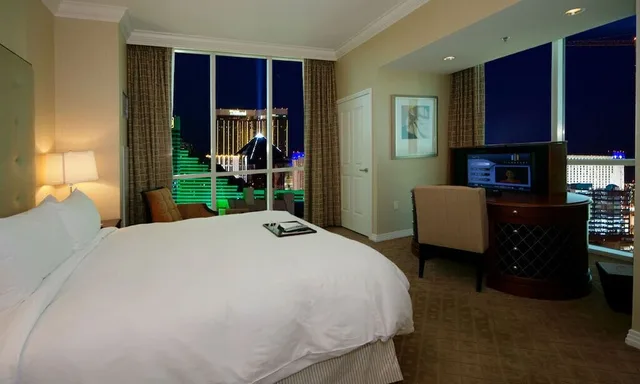 1 Bedroom, Suite, Strip View, Sofa, Balcony، Jet Luxury Resorts @ The Signature Condo Hotel 4/8