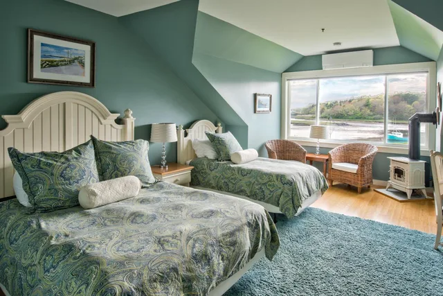 Room, Queen and Twin Beds, Port Side، Nonantum Resort 3/7