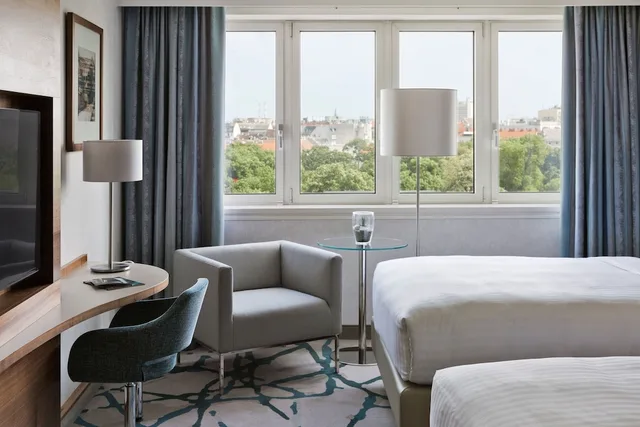 غرفة سوبيريور بسريرين مزدوجين بإطلالة على المتنزه، Vienna Marriott Hotel 5/10