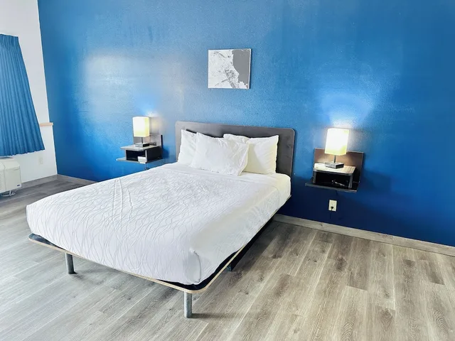 غرفة قياسية بسرير كوين بإطلالة على المدينة بغرفة نوم واحدة، Beaverhead Lodge Dillon Ex Motel 6 Dillon Mt 8/10
