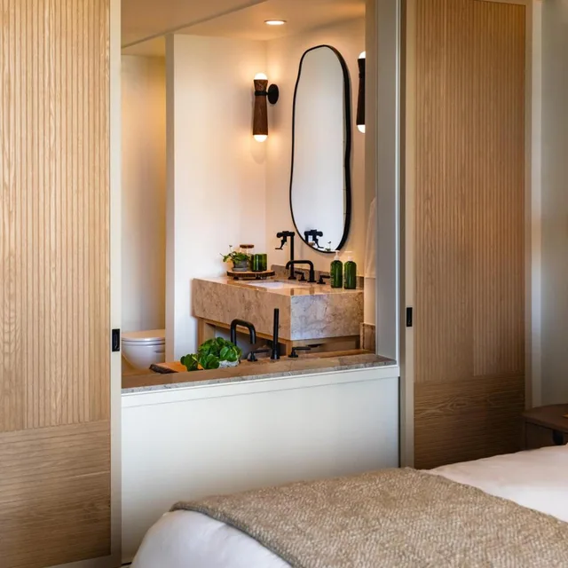 جناح بشرفة بغرفة نوم واحدة مع أريكة، 1 Hotel Seattle 6/8