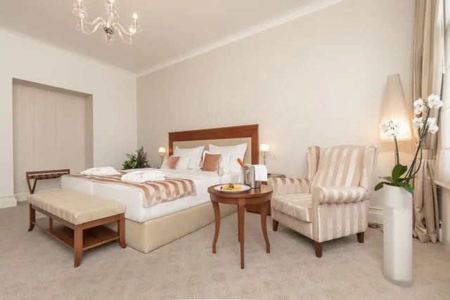 غرفة ديلوكس بسرير كينج، Le Premier Boutique Hotel 1/4