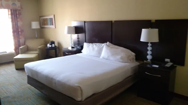 جناح بسريرين كوين لذوي الإعاقة، Holiday Inn Express Hotel And Suites Perry 3/6