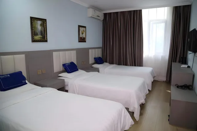 Room, Triple, Xi'an The Facebook Youth Hostel 1/1