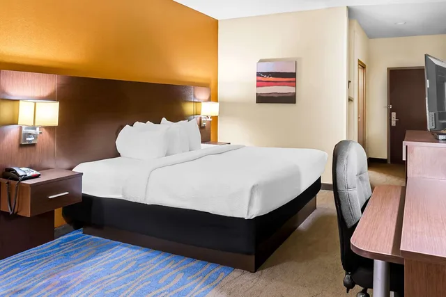 غرفة بسرير كينج، Best Western St. Louis Airport North Hotel & Suite 3/6