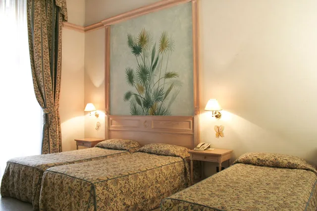 غرفة ثلاثية بثلاثة أسرّة، Hotel de La Ville 3/5