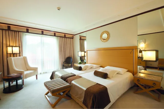 Grand Deluxe Double Room 3 pax، Grande Real Villa Italia Hotel and Spa 3/8