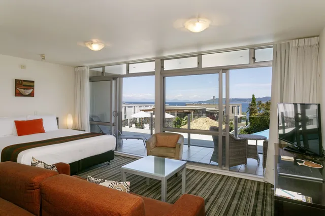 استوديو فاخر بسرير كينج بإطلالة على البحيرة، The Reef Resort 6/10
