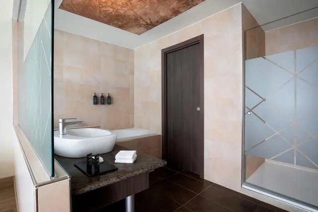 جناح جونيور، Sheraton Milan Malpensa Airport Hotel & Conference Centre 3/5
