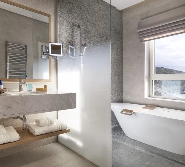 غرفة غراند سوبيريور بسرير كينج، The Chedi Lustica Bay Hotel 10/10