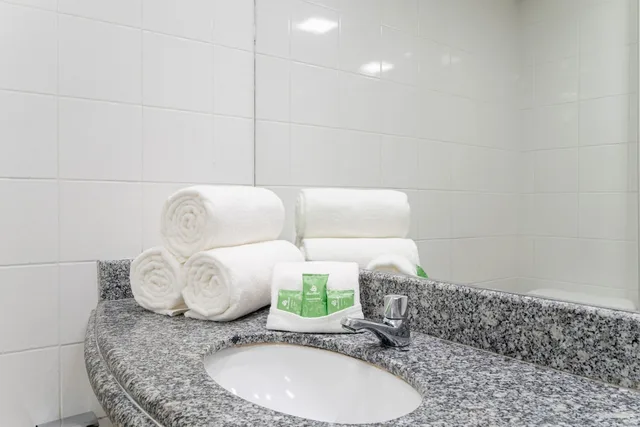 جناح متصل عائلي قياسي بسرير كوين وسريرين منفصلين، Oceani Beach Park Resort 8/10