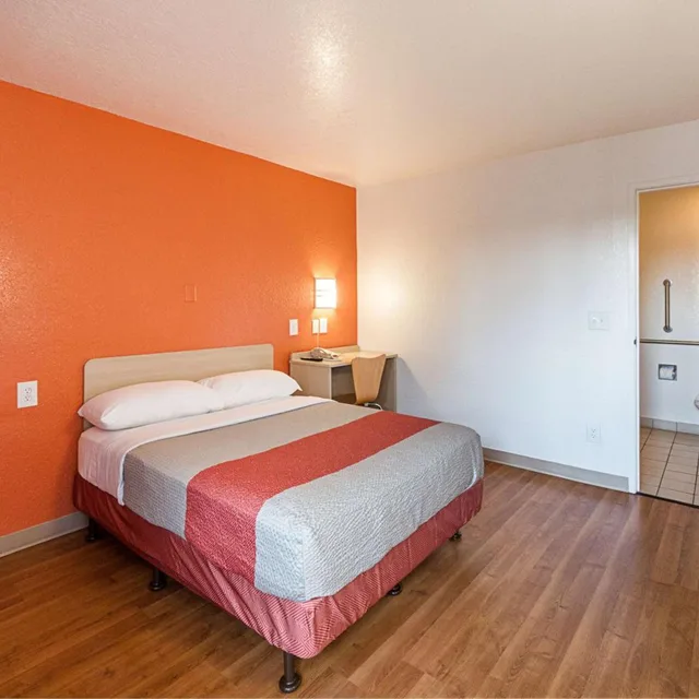 غرفة بسرير مزدوج لذوي الإعاقة، Motel6 Mcallen, TX 2/10