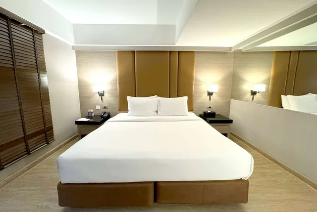 Grand, Deluxe, Twin Beds, No Window، Ramada by Wyndham Bangkok Sukhumvit 11 2/6