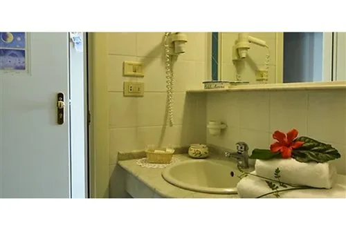 غرفة كلاسيكية بسرير مزدوج بإطلالة على الحديقة، Aurora Hotel & Suites Sul Mare 1/1