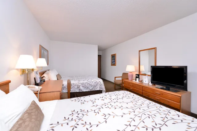 غرفة بسريرين مزدوجين، Americas Best Value Inn & Suites International Falls 2/8