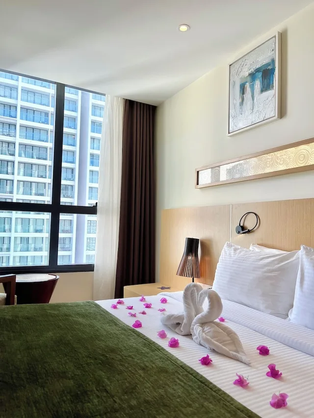 غرفة ديلوكس بسرير كينج بإطلالة على البحر، Starcity Bayfront Nha Trang Hotel 3/8