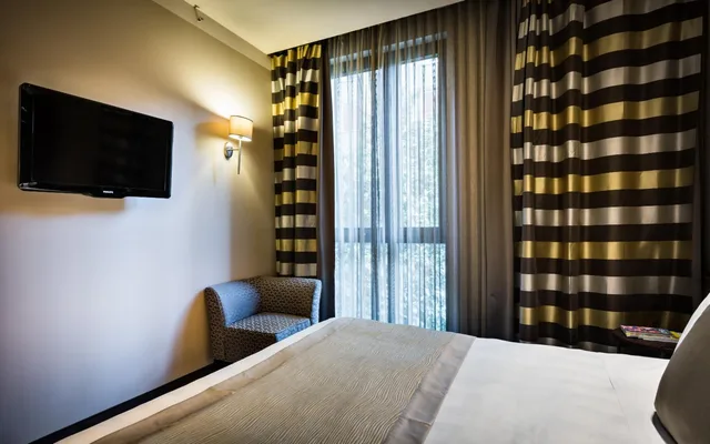 غرفة مفردة، Uptown Palace 4/10