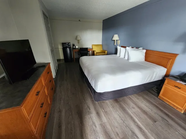 غرفة بسرير كينج، La Quinta Inn by Wyndham Tampa Bay Pinellas Park Clearwater 10/10