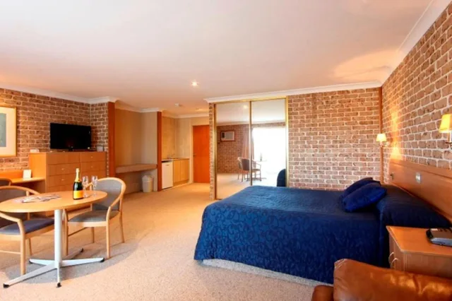 Spa, Executive, Suite, Queen Bed، The Heritage Motel Campbelltown 1/2