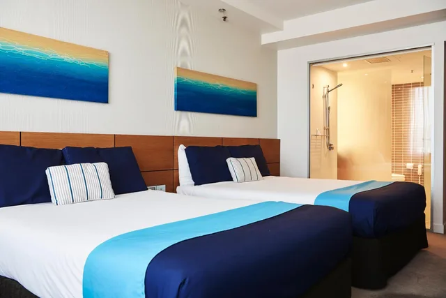 Executive, Twin Beds, Marina View, The Ville Resort - Casino 3/8