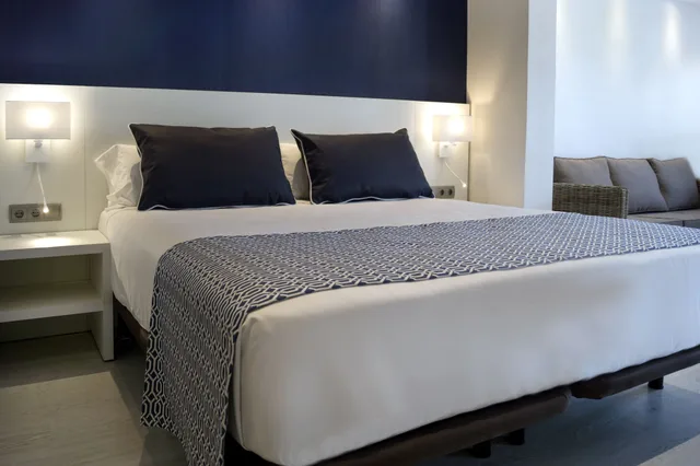 جناح جونيور بسرير مزدوج بإطلالة على البحر، Catalonia del Mar - Adults Only 2/6