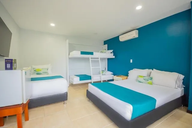 غرفة عائلية بسرير مزدوج وسرير فردي وسرير بطابقين، Hotel Greenview Medellin 3/9