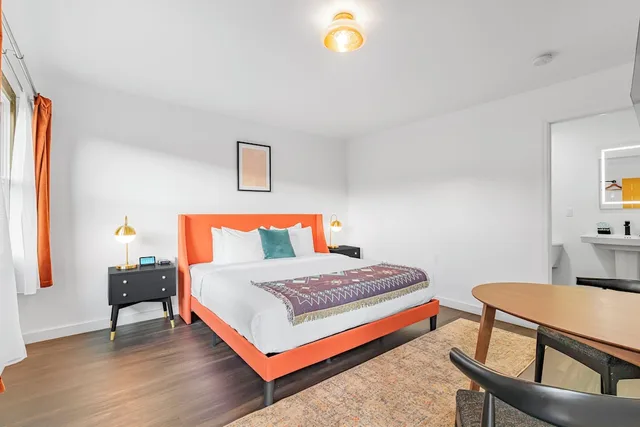 غرفة سوبيريور بسرير كينج، The Town House Lodge 1/2
